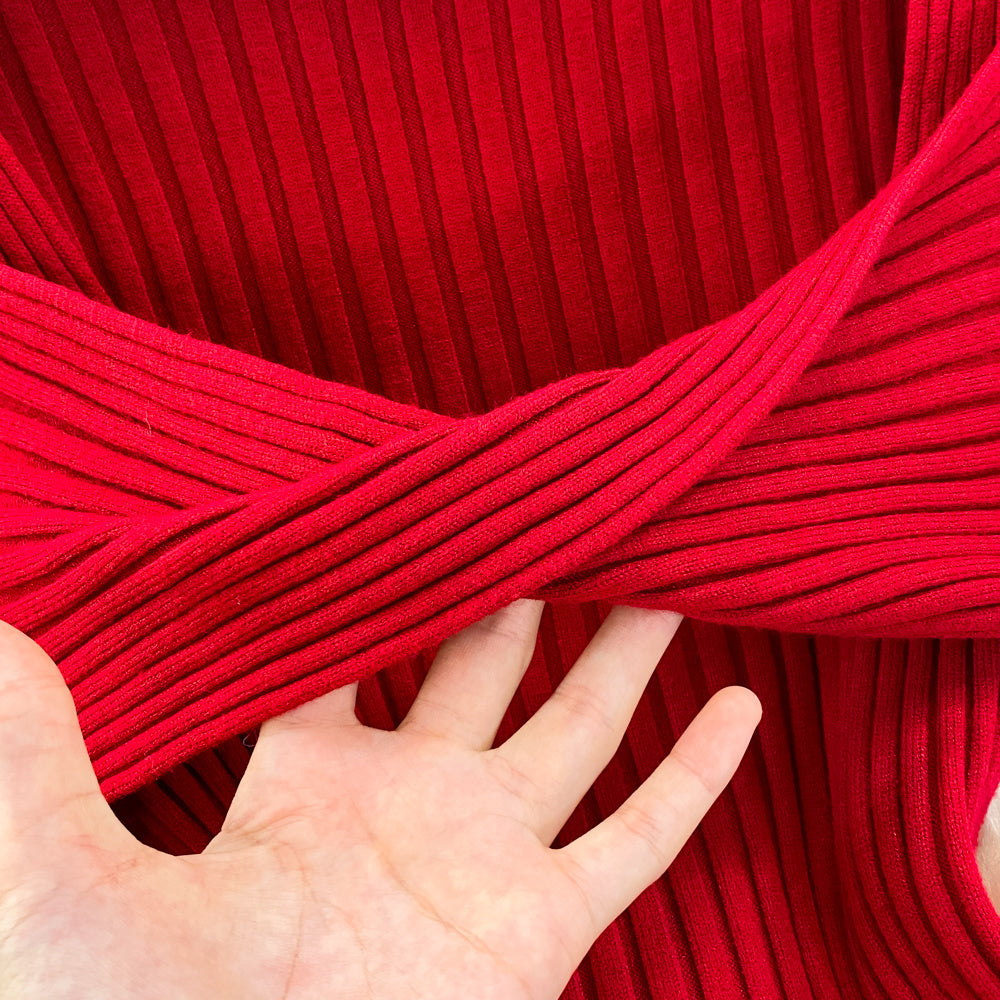 Robe mi-longue en tricot à fines bretelles