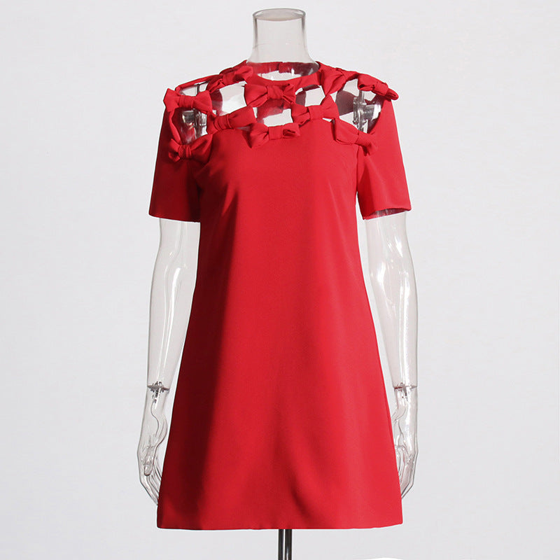 Robe amincissante rouge à motif de nœud creux, style mondain et tendance