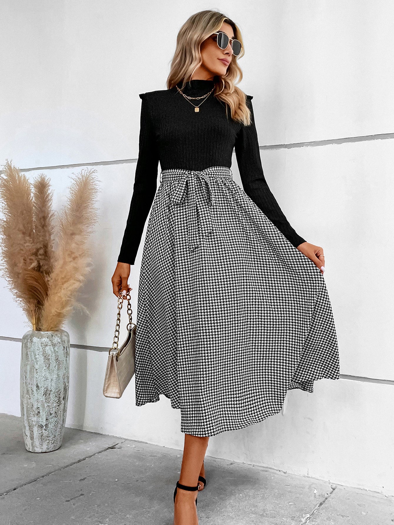 Robe amincissante taille haute à manches longues et col haut