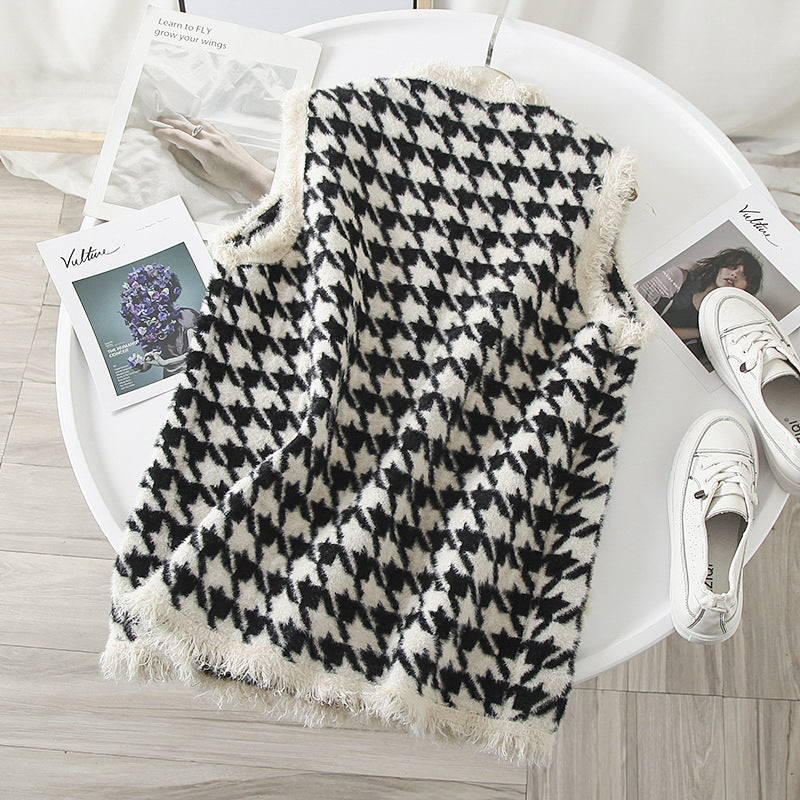 V-neck pearl buckle houndstooth knitted vest women