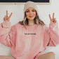 Pull ras du cou doublé polaire pour femme, imprimé slogan uni, simple et confortable, couleur unie