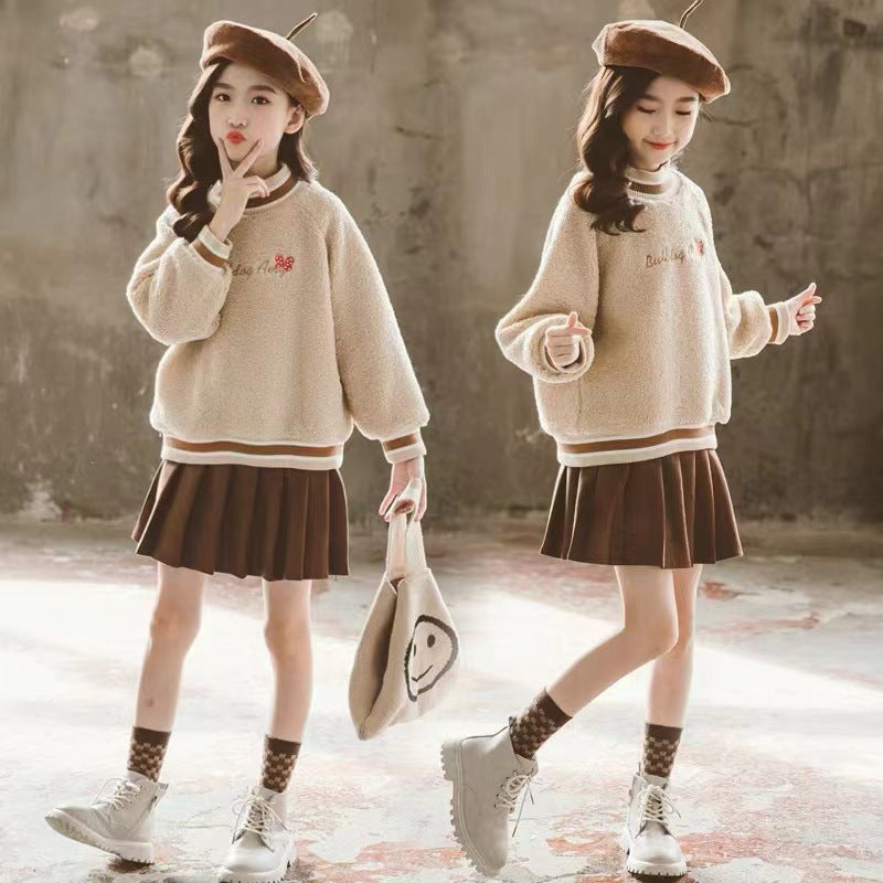 Ensemble pour fille avec jupe plissée et capuche brossée