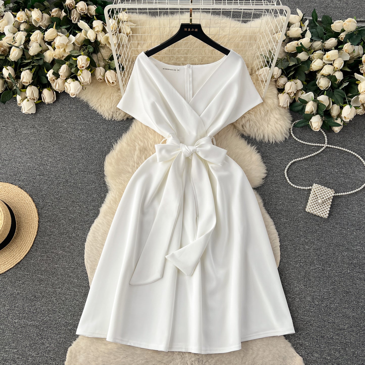 Chic Dress With A Bow-tie Waist Tie