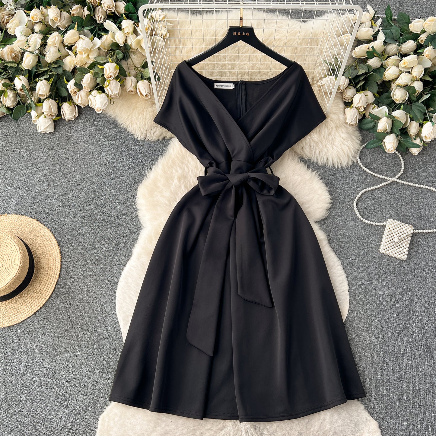 Chic Dress With A Bow-tie Waist Tie