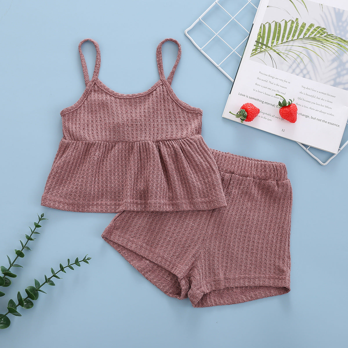 Ensemble deux pièces haut à bretelles sans manches et short de couleur unie