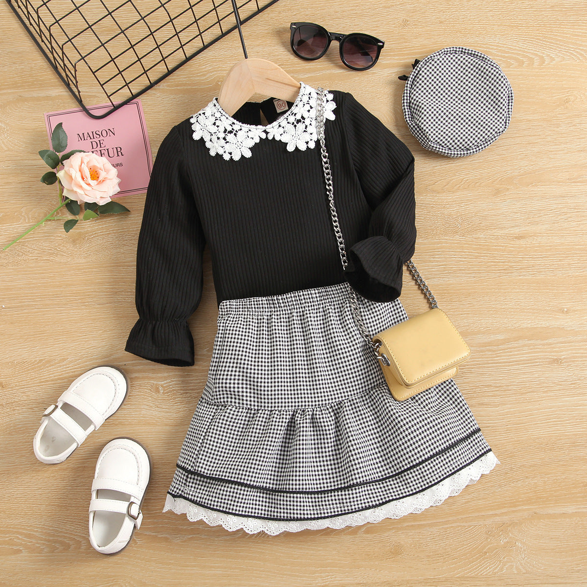 Ensemble trois pièces pour fille, haut à manches longues en tricot avec col en dentelle, jupe courte en dentelle à carreaux avec chapeau