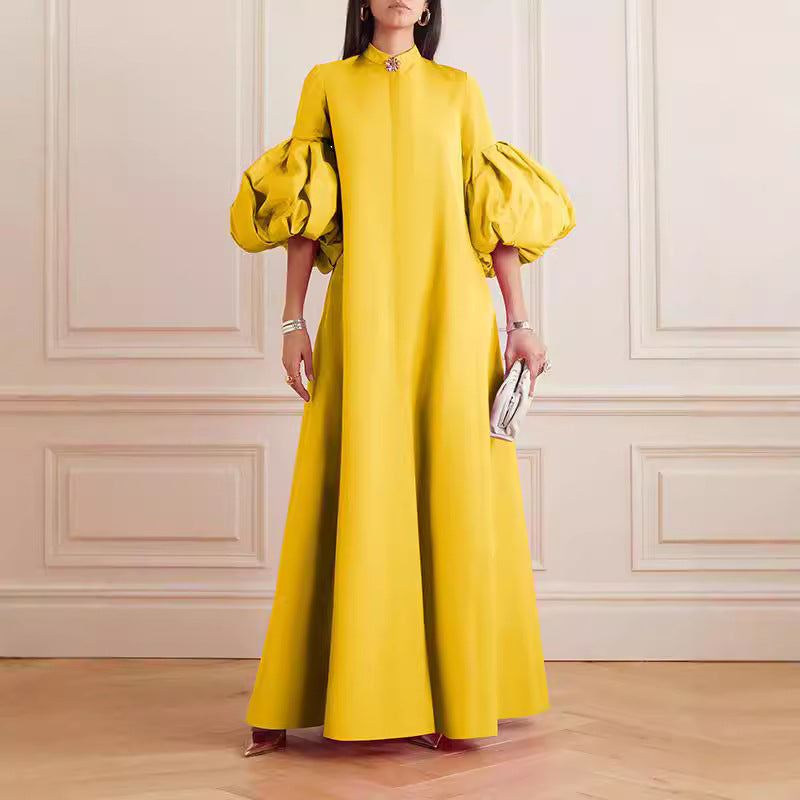 Robe de soirée longue à revers amples et couleur unie à fleurs