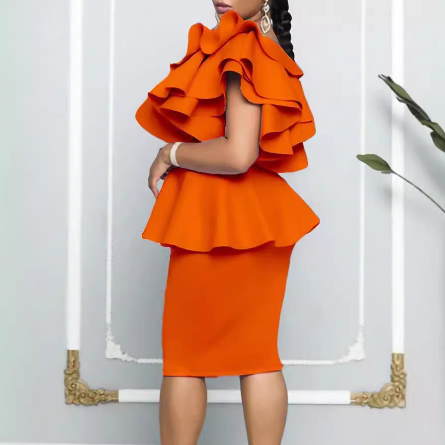 Robe de soirée tendance à volants et épaules inclinées