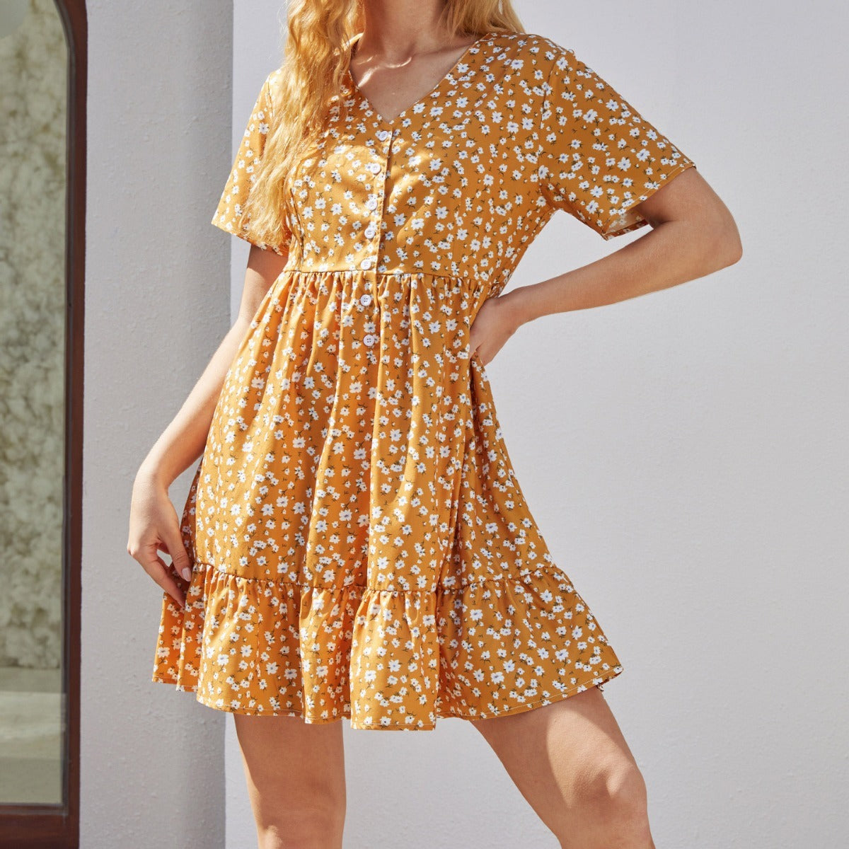 Robe d'été slim à manches en feuille de lotus et col en V