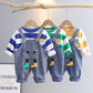 Ensemble deux pièces t-shirt et jean à bretelles pour enfant