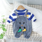 Ensemble deux pièces t-shirt et jean à bretelles pour enfant