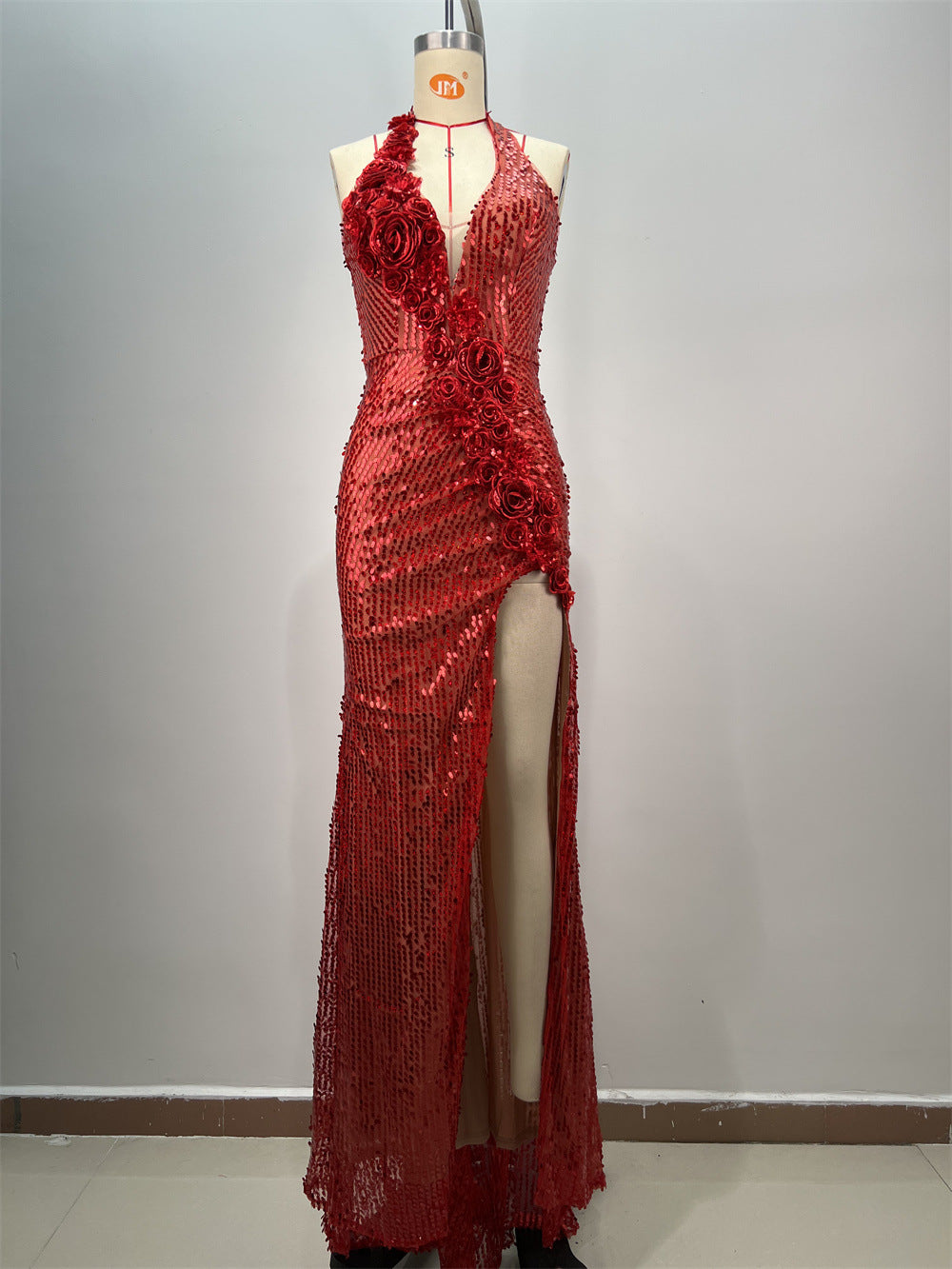 Robe de soirée fendue à paillettes et dos nu