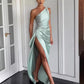 Robe en satin fendue, élégante et tendance, à épaules inclinées