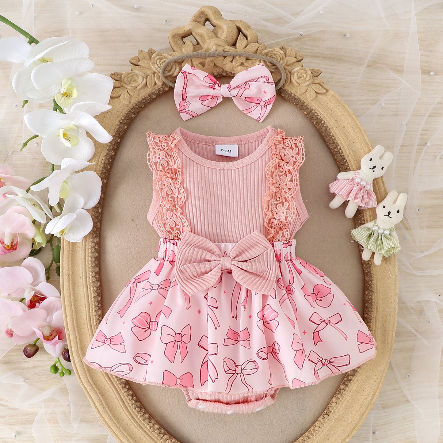 Robe de bébé bicolore à manches en dentelle pour fille