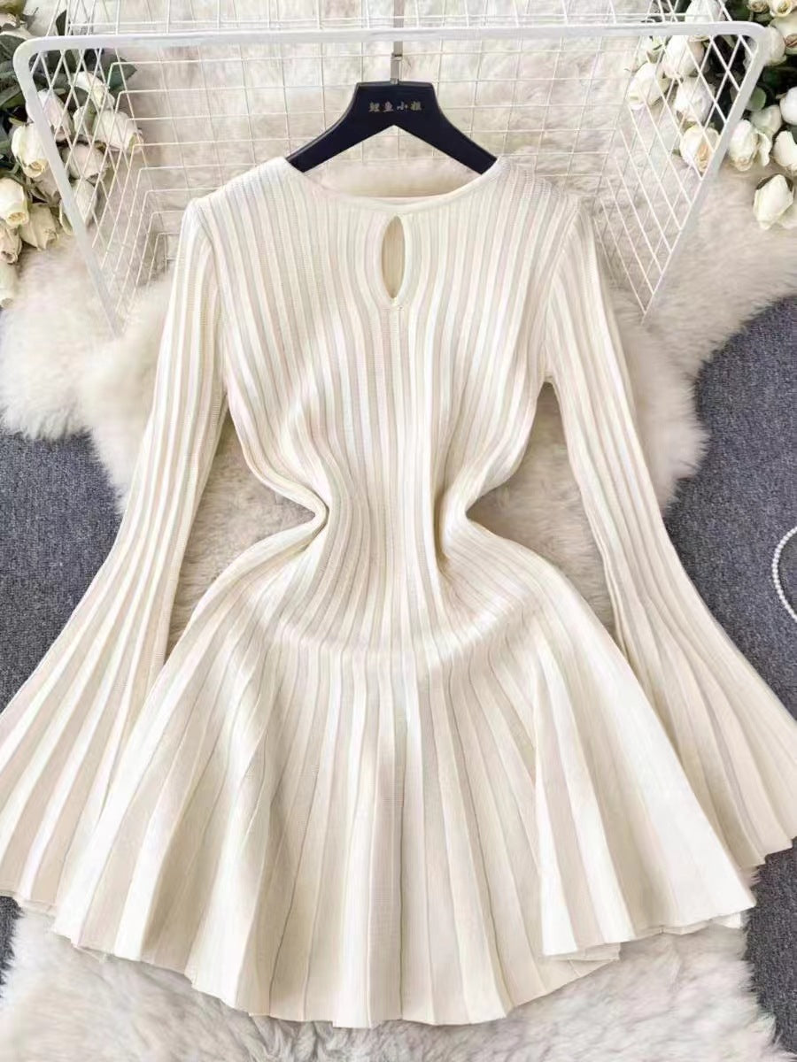Slim Fit Waist Trimming Knitted French Horn Long Sleeve Dress