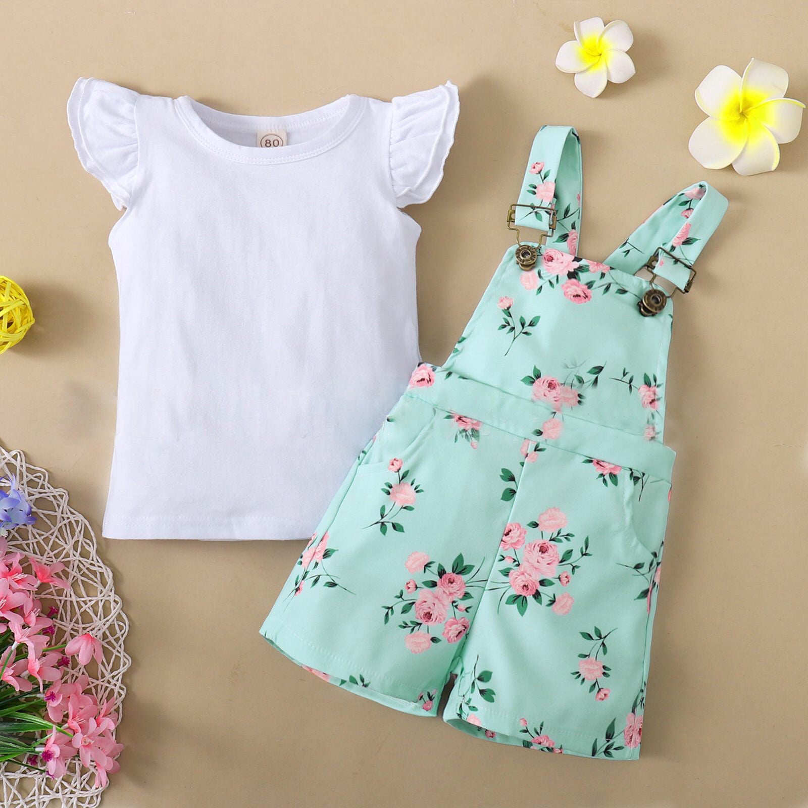 Ensemble t-shirt à manches courtes et volants, pantalon à bretelles floral