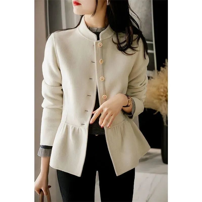 Manteau court à col montant et à volants pour femme