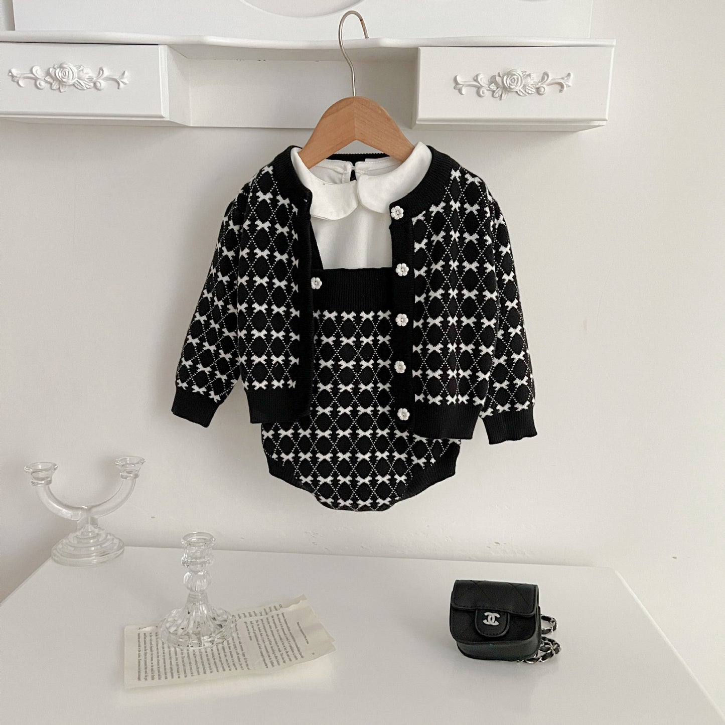 Combinaison en tricot style classique avec bretelles et manteau