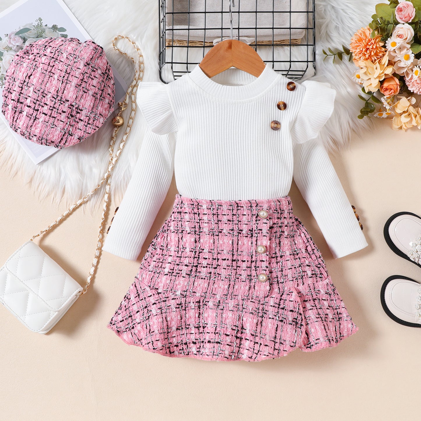 Haut à manches longues et volants à rayures enfoncées, jupe à carreaux en queue de poisson, chapeau, costume tendance pour fille