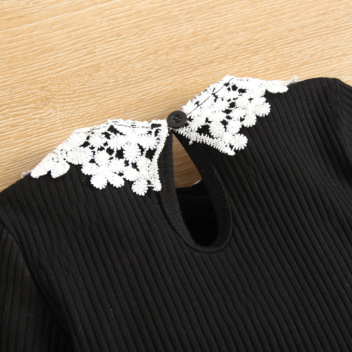 Ensemble trois pièces pour fille, haut à manches longues en tricot avec col en dentelle, jupe courte en dentelle à carreaux avec chapeau
