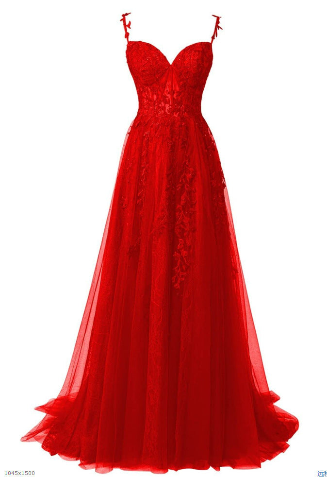 Défilé sur tapis rouge, banquet, représentation annuelle, tenue de soirée de l'hôte