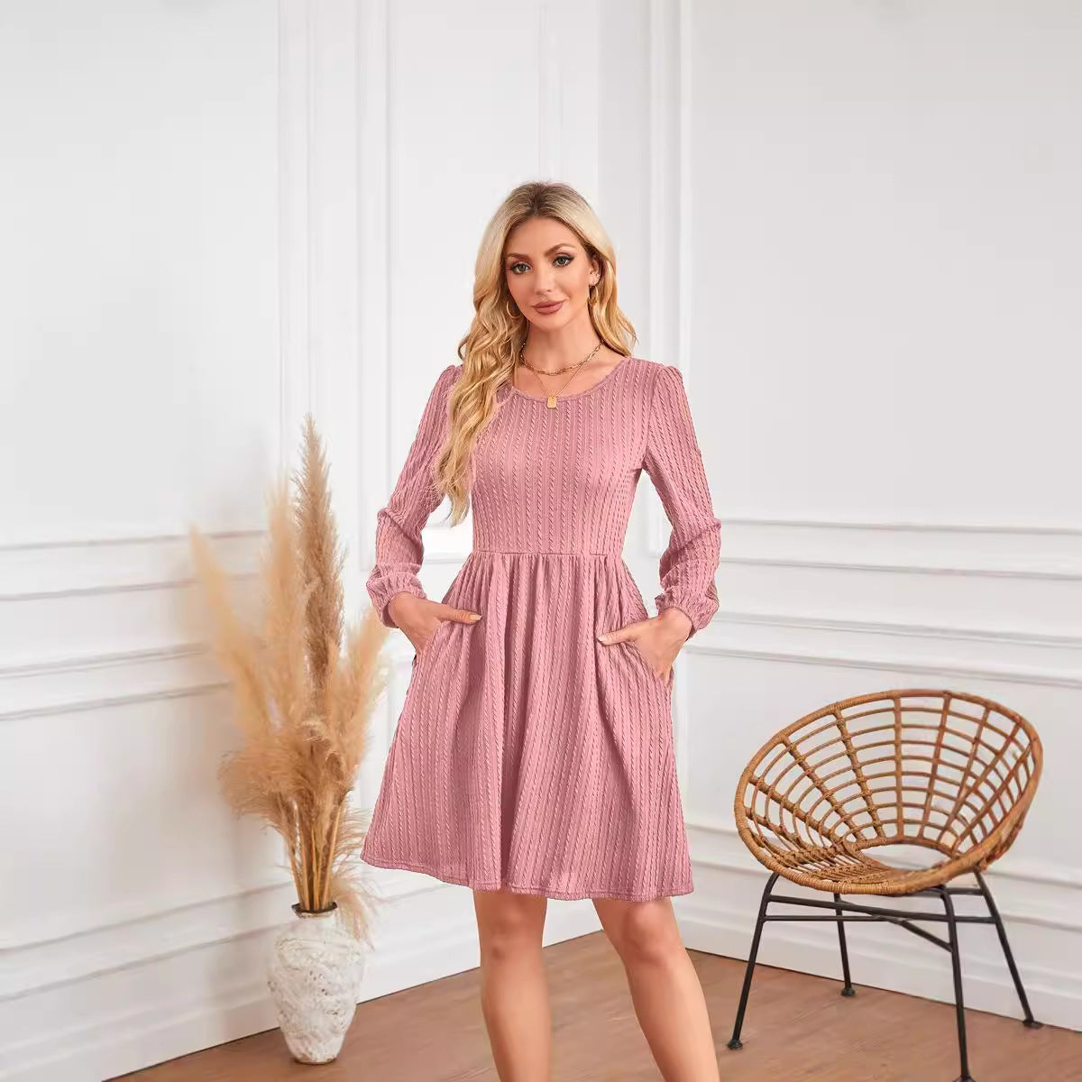 Robe trapèze à manches longues et col rond avec poche