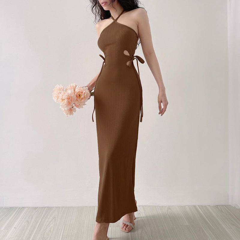 Robe élégante à découpes et dos nu pour femme