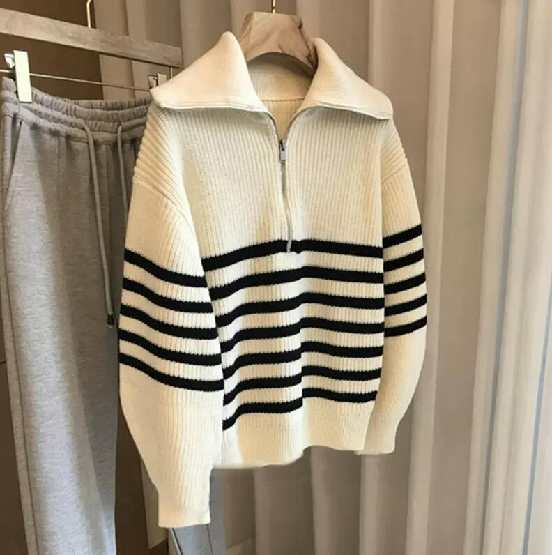 Pull rayé à revers et fermeture éclair semi-ouverte de couleur contrastée