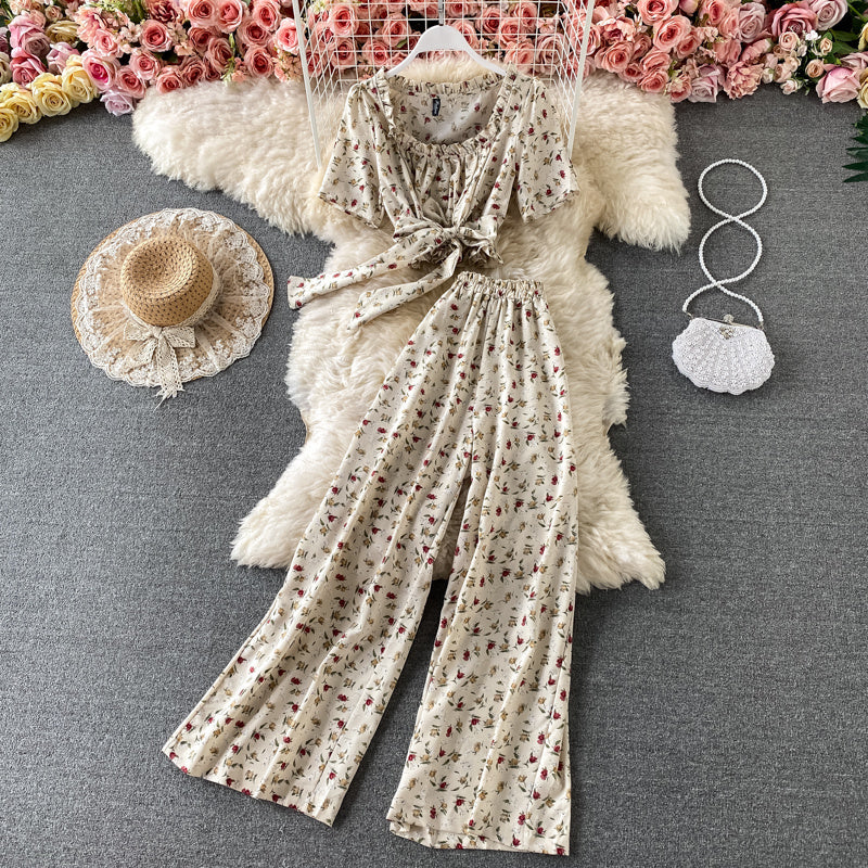 Chemise courte en mousseline de soie à col carré et taille rétro