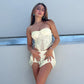 Tenue sexy en dentelle avec jupe portefeuille transparente sur la poitrine