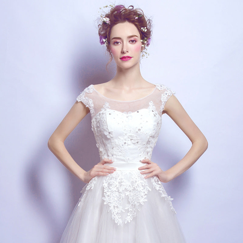 Robe d'anniversaire courte et légère de luxe blanche