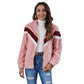 Veste en peluche à col haut, coutures, poches rayées et fermeture éclair
