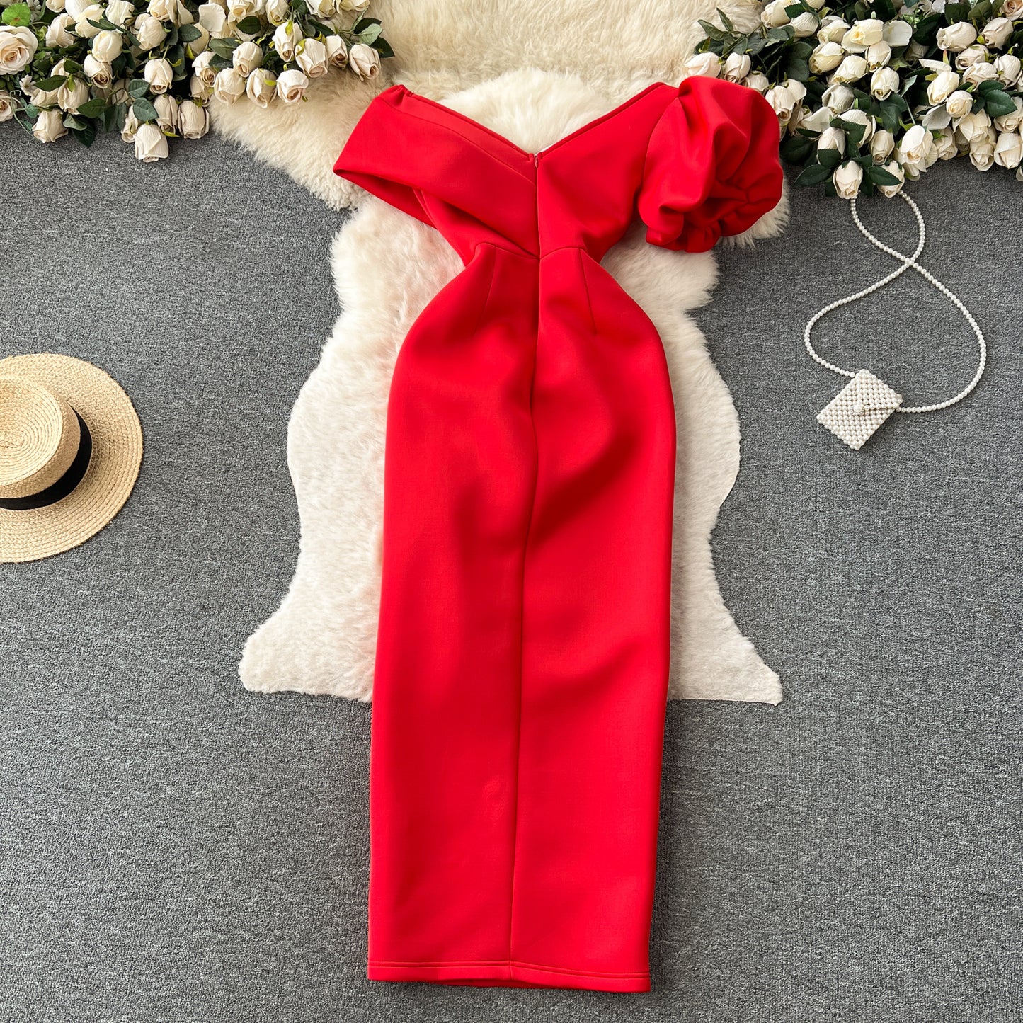 Robe taille haute à col incliné et manches bouffantes de style français