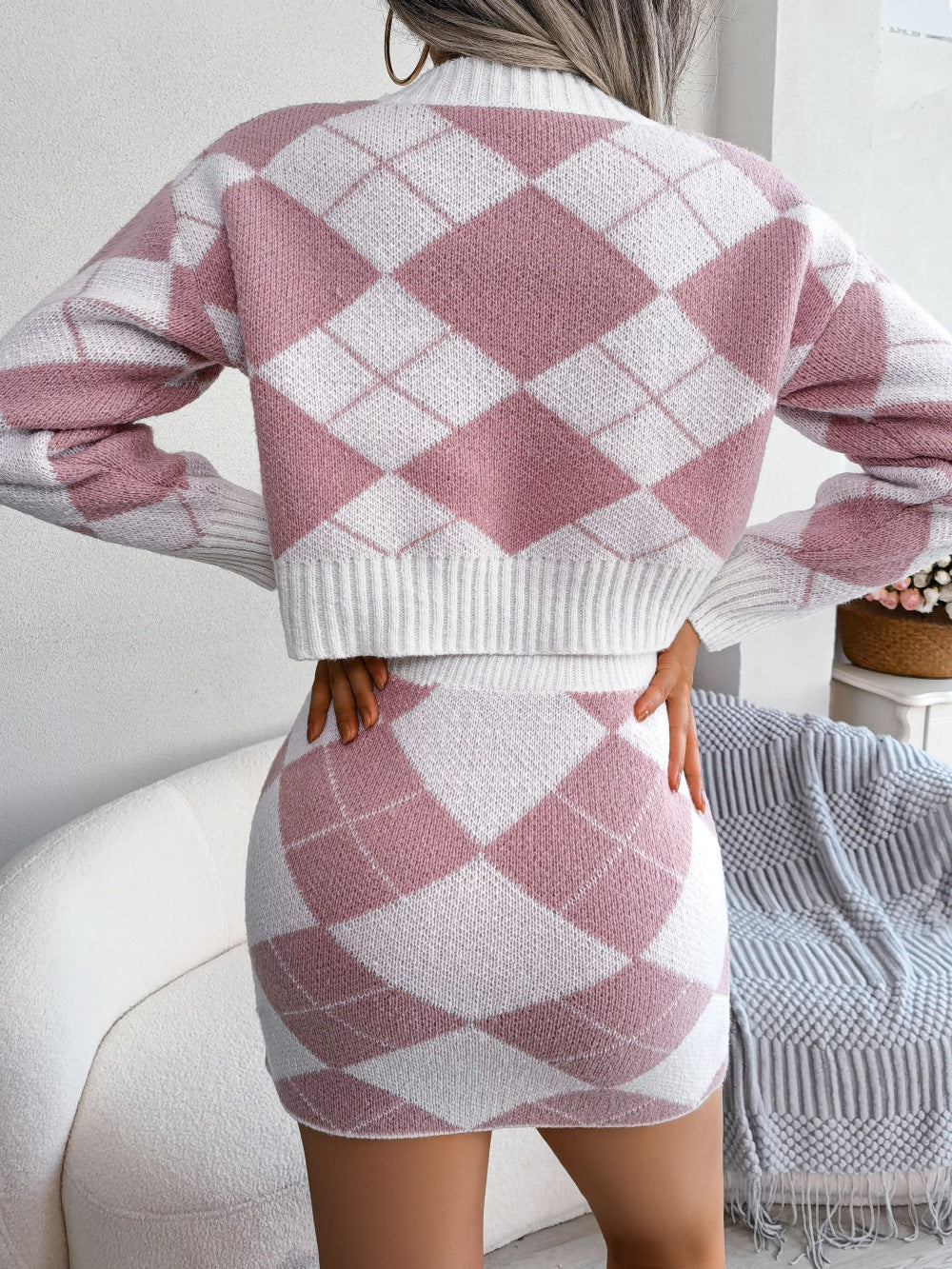 Hit Color Diamond Lattice Midriff-baring Sweater Hip Skirt Casual Suit