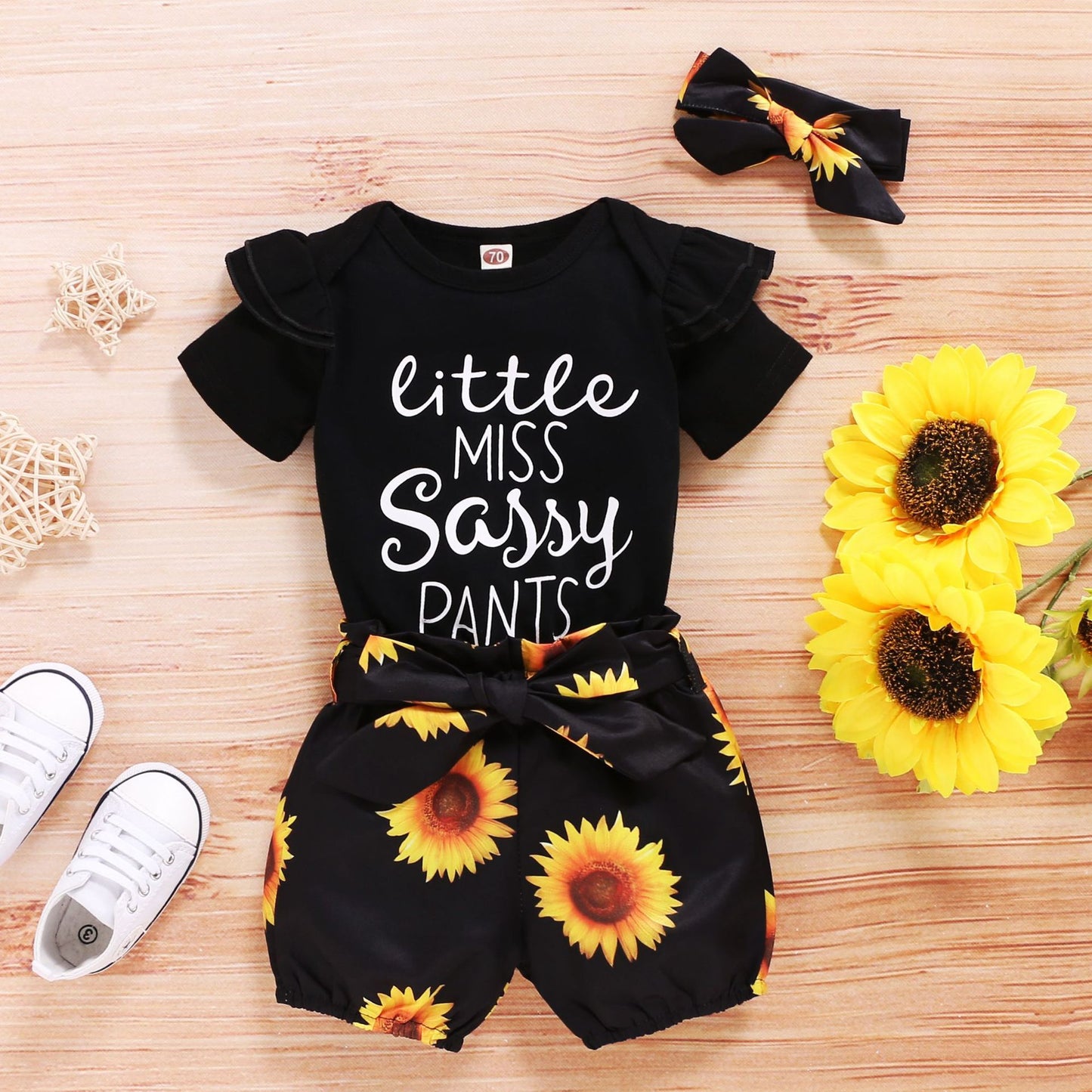 Ensemble trois pièces veste à manches courtes et short tournesol pour bébé