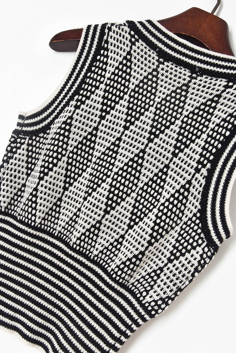 Pull taille haute à col en V croisé et losanges