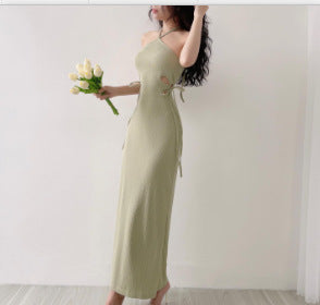 Robe élégante à découpes et dos nu pour femme