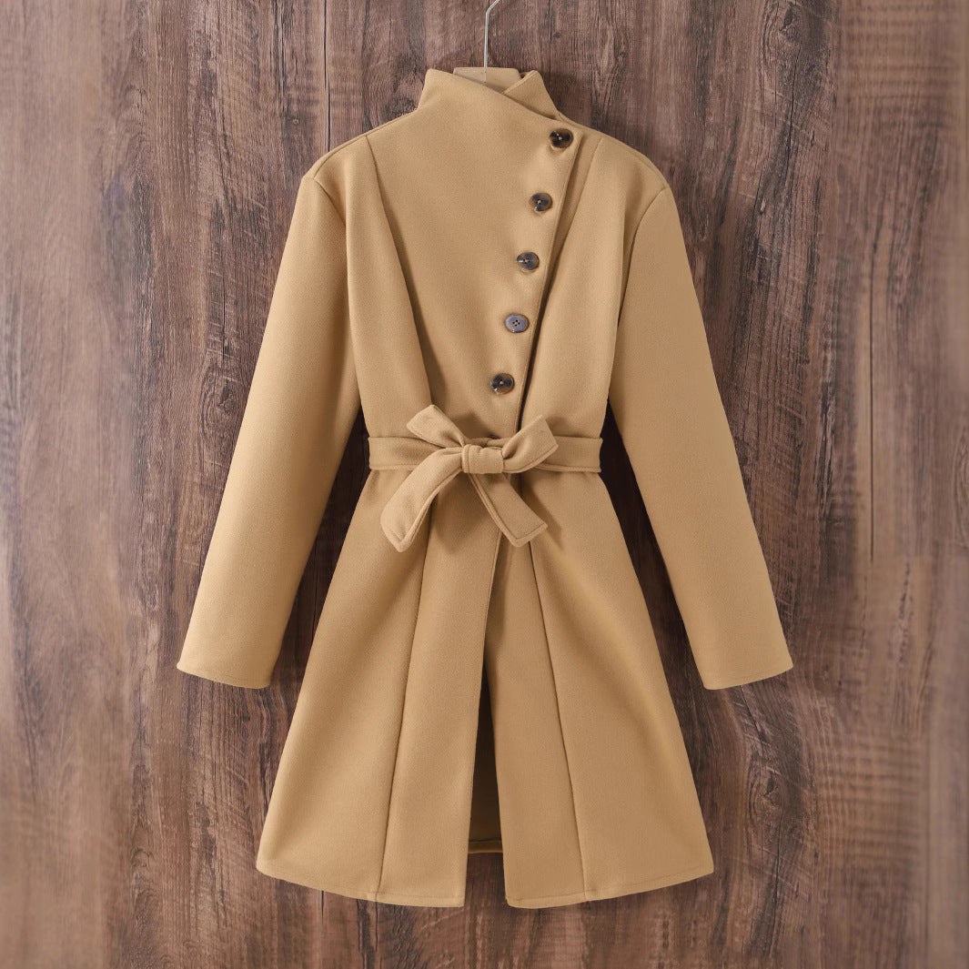 Veste tricotée à lacets et nœud à revers pour femme