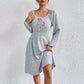 Robe à manches longues et col carré avec jupe cintrée