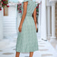 Robe fendue à lacets et manches évasées à volants