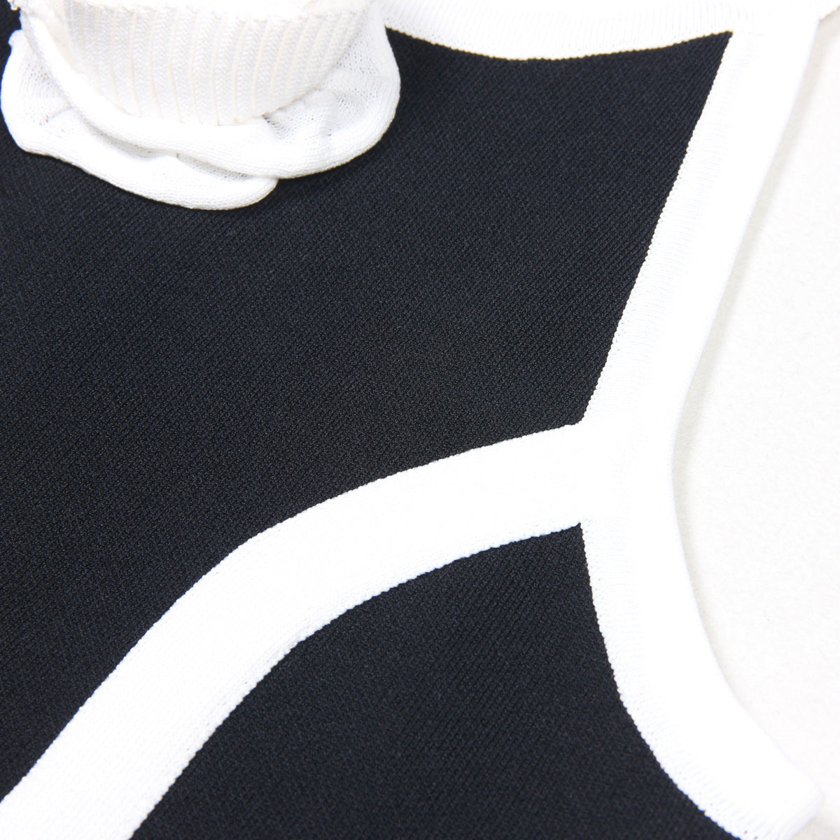 Robe courte en tricot sans manches, faite à la main, ajustée et fleurie