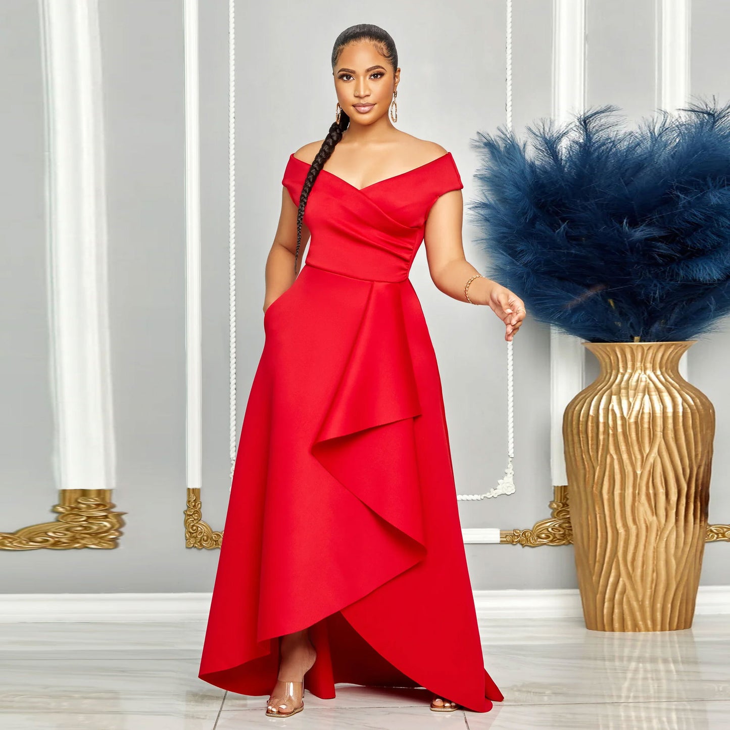 Robe trapèze ample sans manches à épaules dénudées et coupe ajustée de couleur unie
