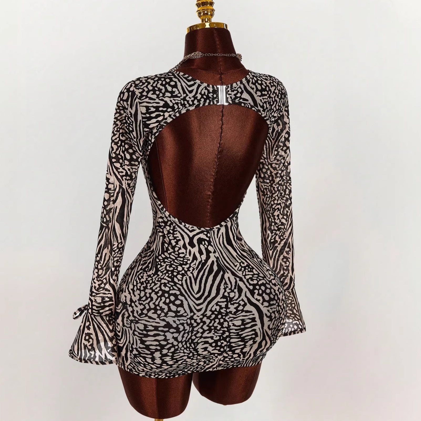 Contrast-color Instagram-style Crew-neck Dress With Flared Sleeves