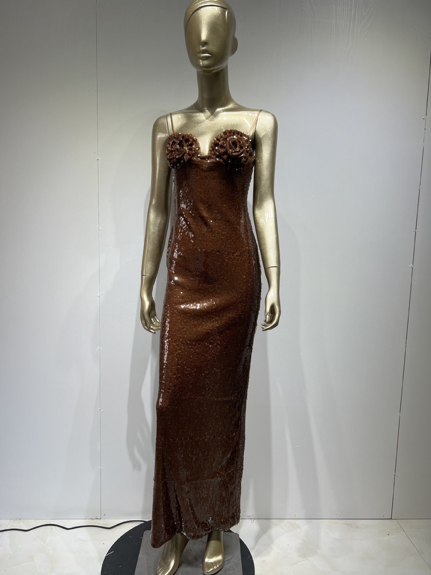 Robe à bretelles marron à paillettes pour banquet dans la rue principale
