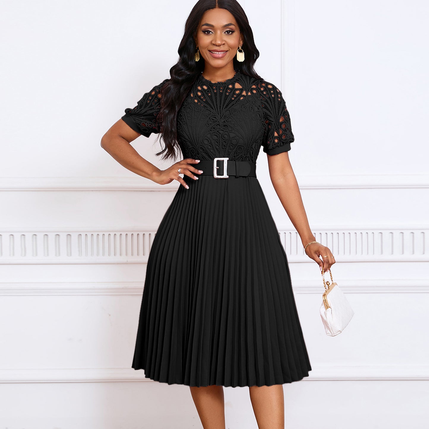 Robe plissée à manches courtes et coutures en dentelle pour femme