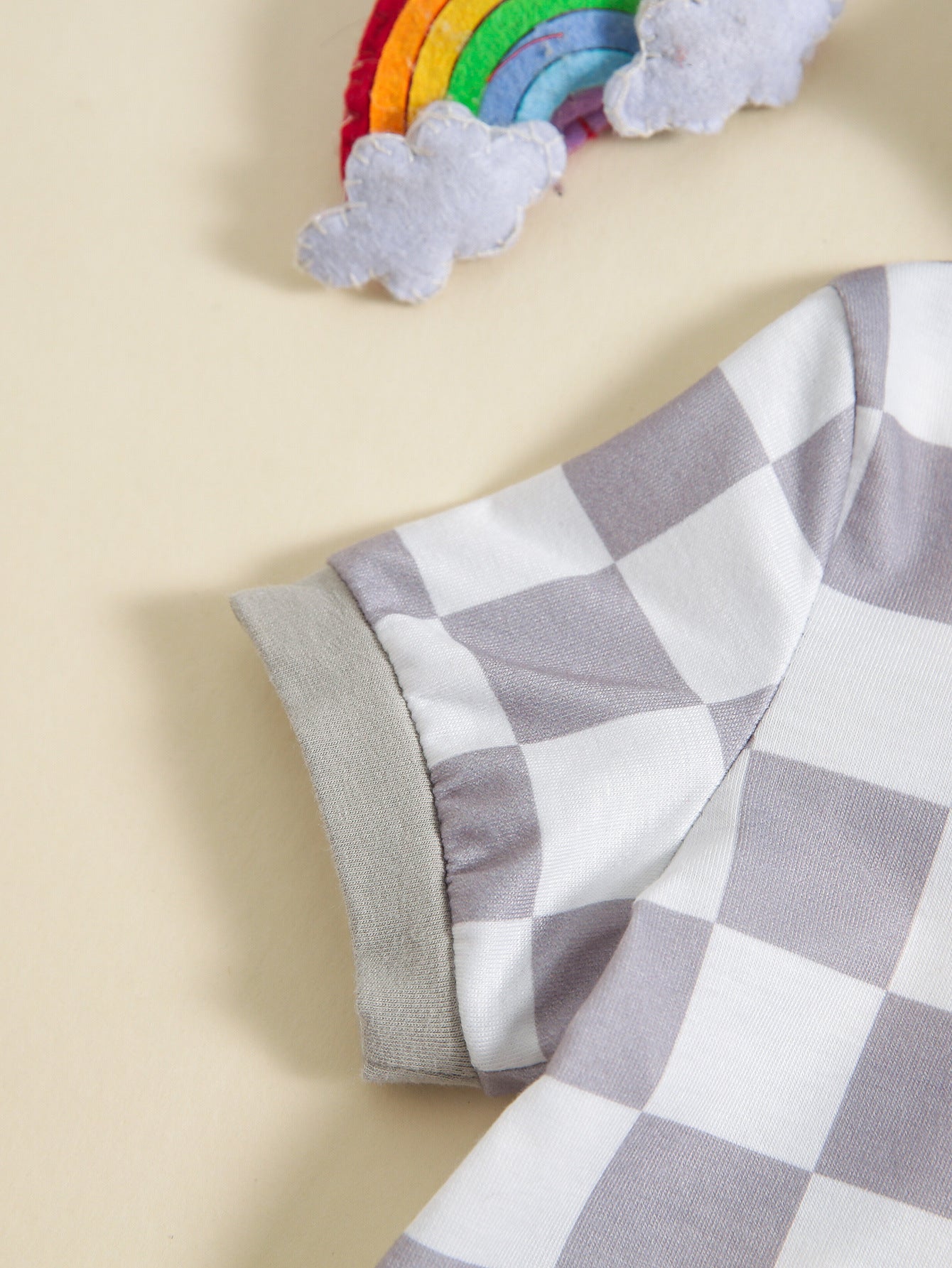 Ensemble deux pièces t-shirt à carreaux colorblock et short à capuche pour fille