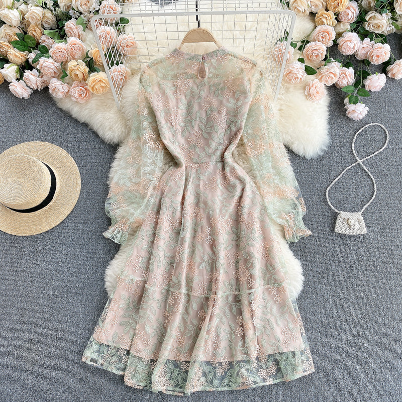 Slim Fit Short Heavy Duty Embroidered Lace Skirt With Fungus Collar