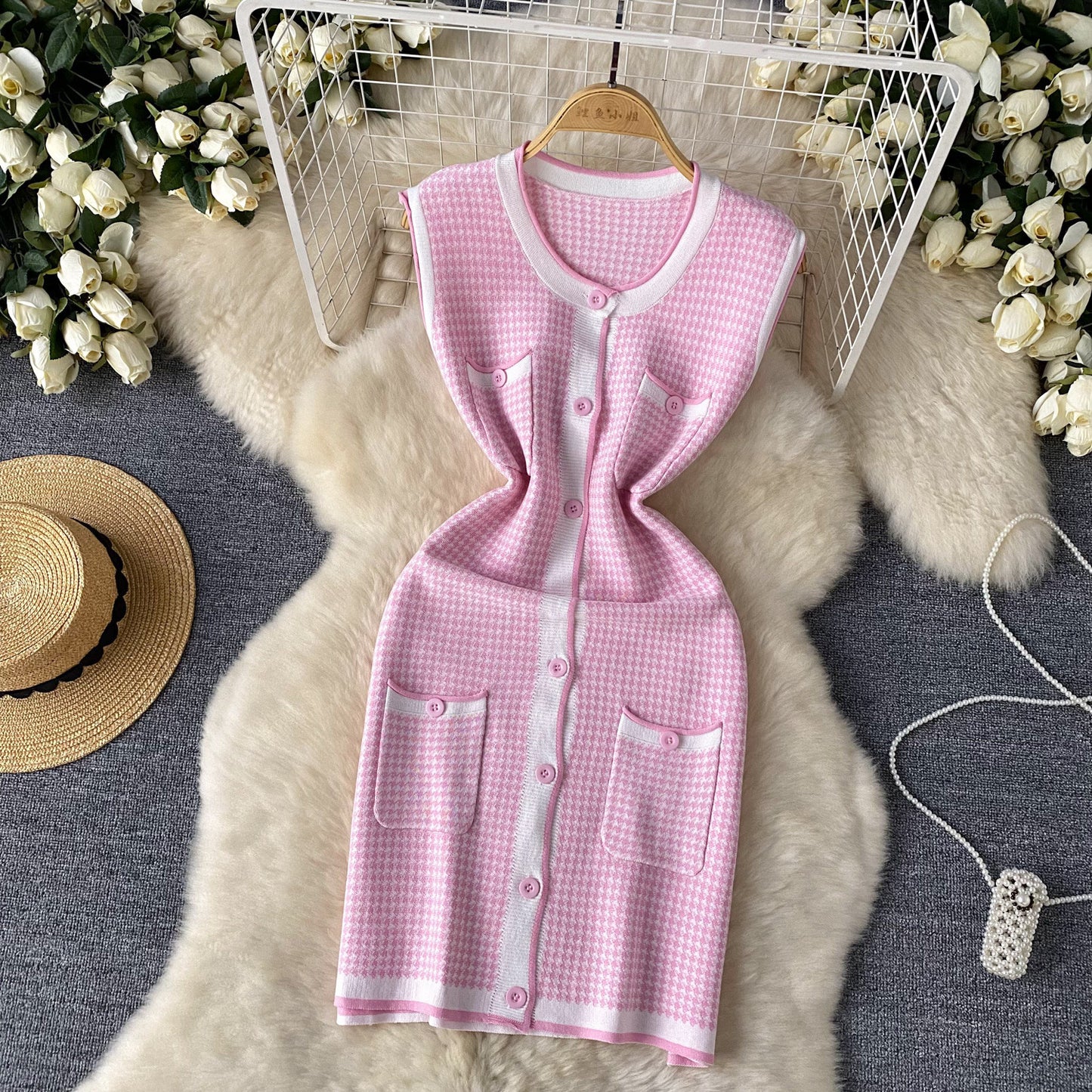 Light Luxury Gold Style Sleeveless Plaid Knitted Dress