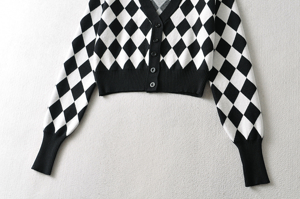 V-neck Black And White Diamond Single-breasted Long-sleeved Knitted Cardigan