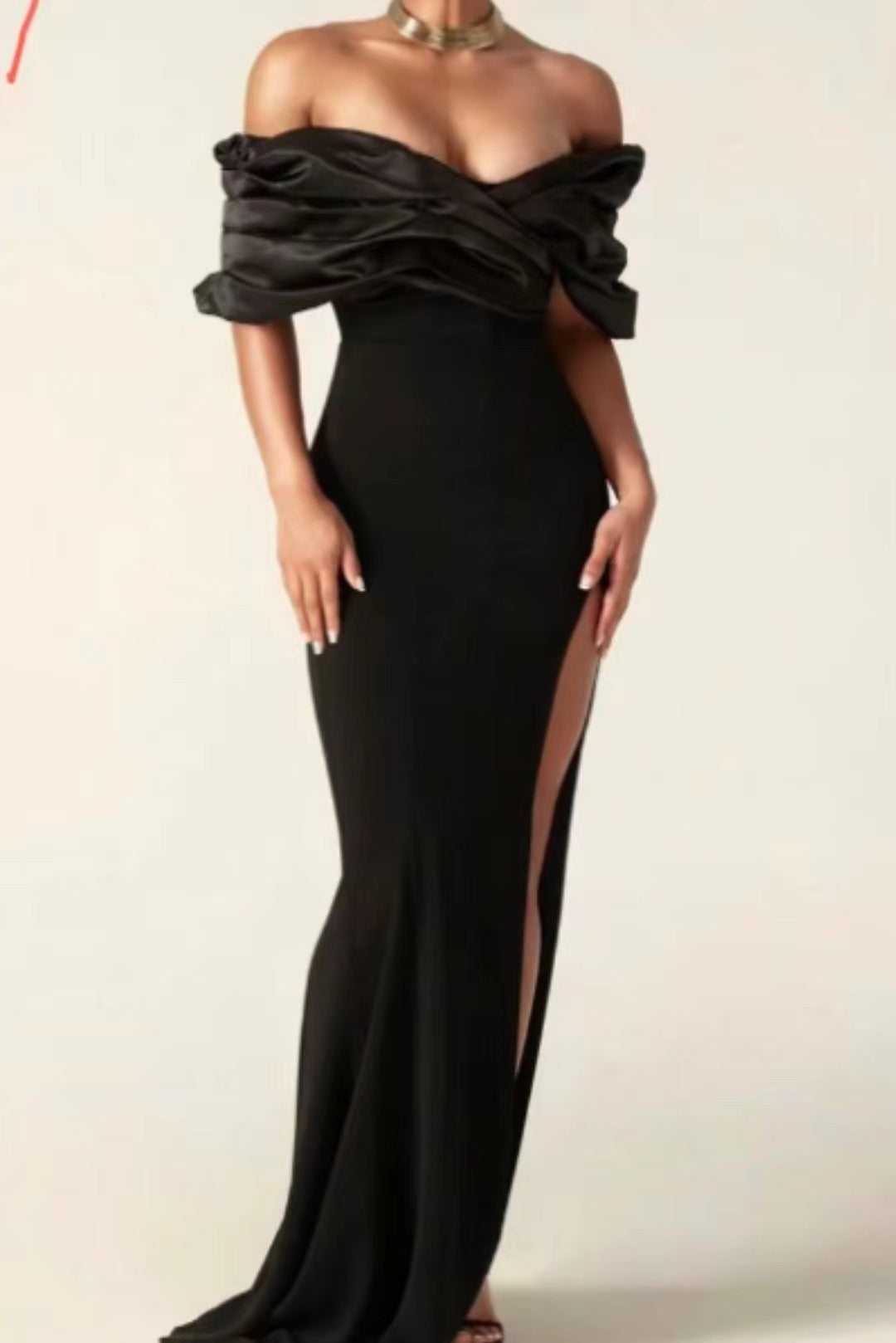 Robe fendue à volants et épaules dénudées pour femme